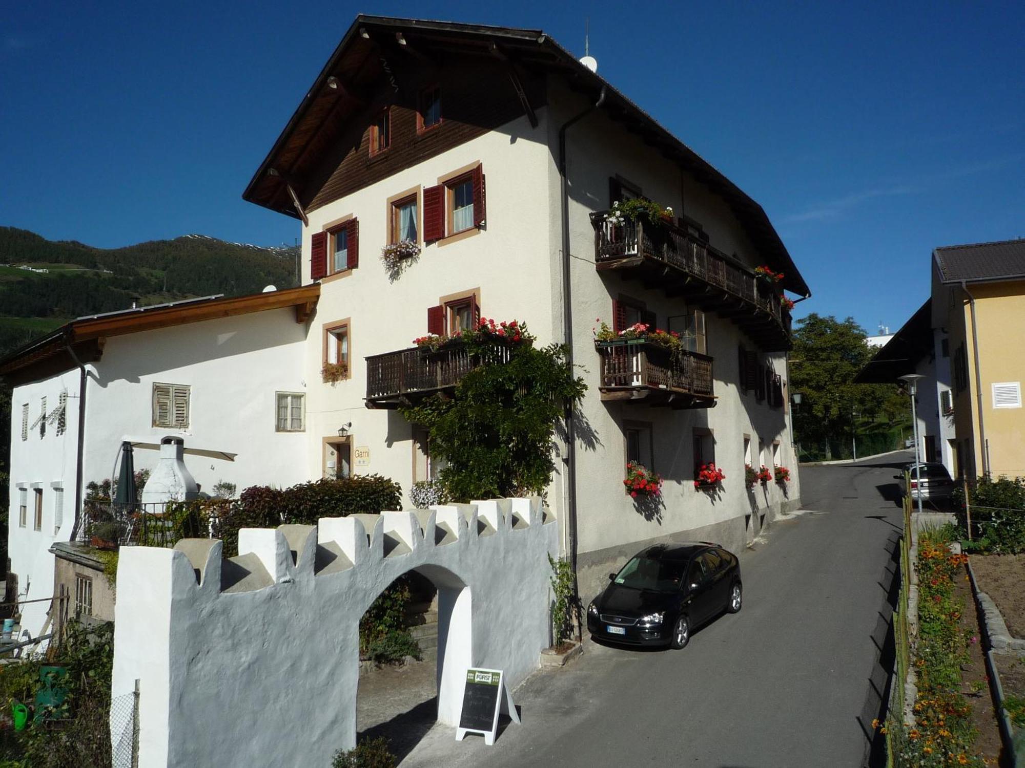 Hotel Garni Sonne Malles Venosta Zewnętrze zdjęcie