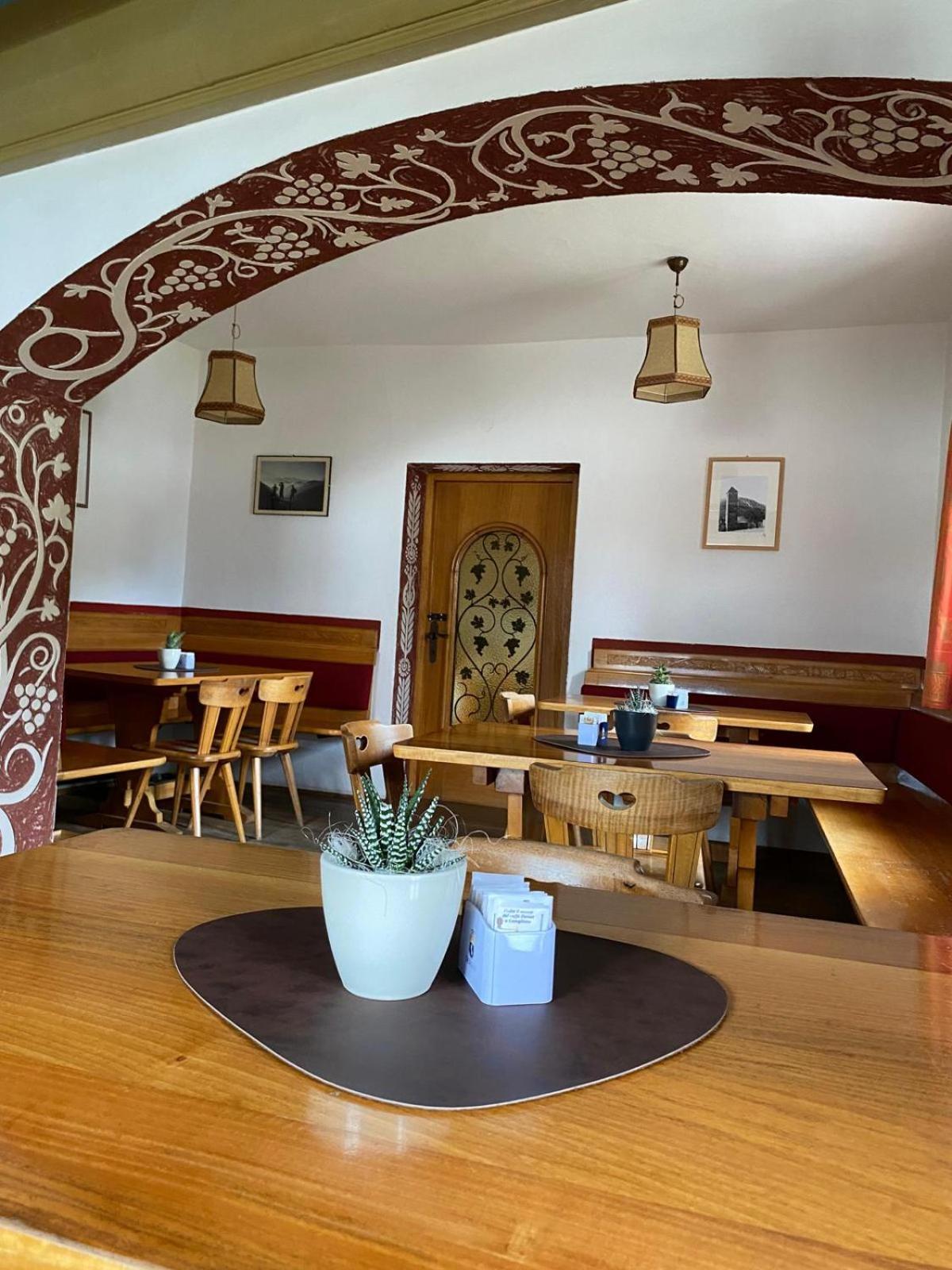 Hotel Garni Sonne Malles Venosta Zewnętrze zdjęcie