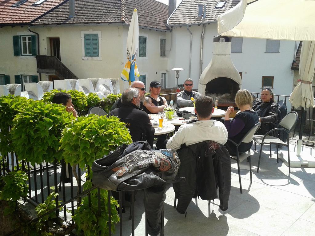 Hotel Garni Sonne Malles Venosta Zewnętrze zdjęcie